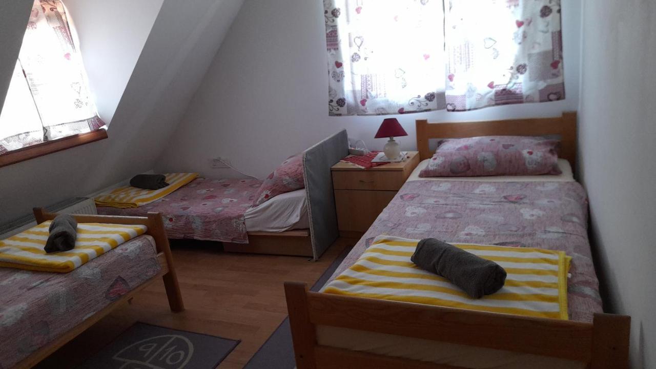 Rooms Ma La คาร์โลวัตส์ ภายนอก รูปภาพ